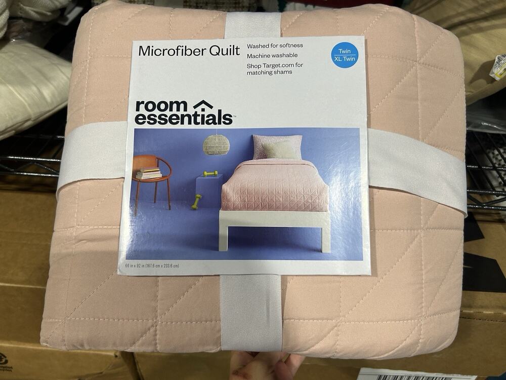Twin/Twin Extra Long Microfiber Quilt LightPink - Room Essentials